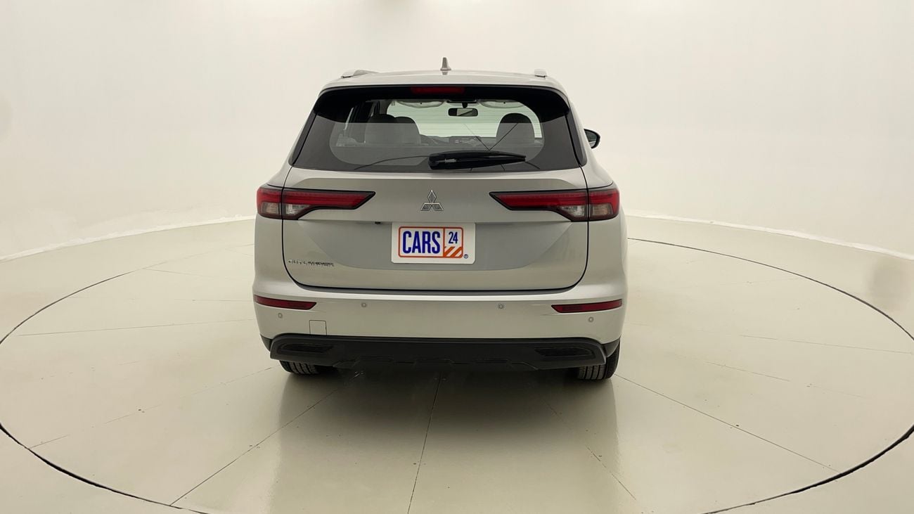 ميتسوبيشي آوتلاندر MIDLINE WITH SUNROOF 2.5 | بدون دفعة مقدمة | اختبار القيادة في المنزل