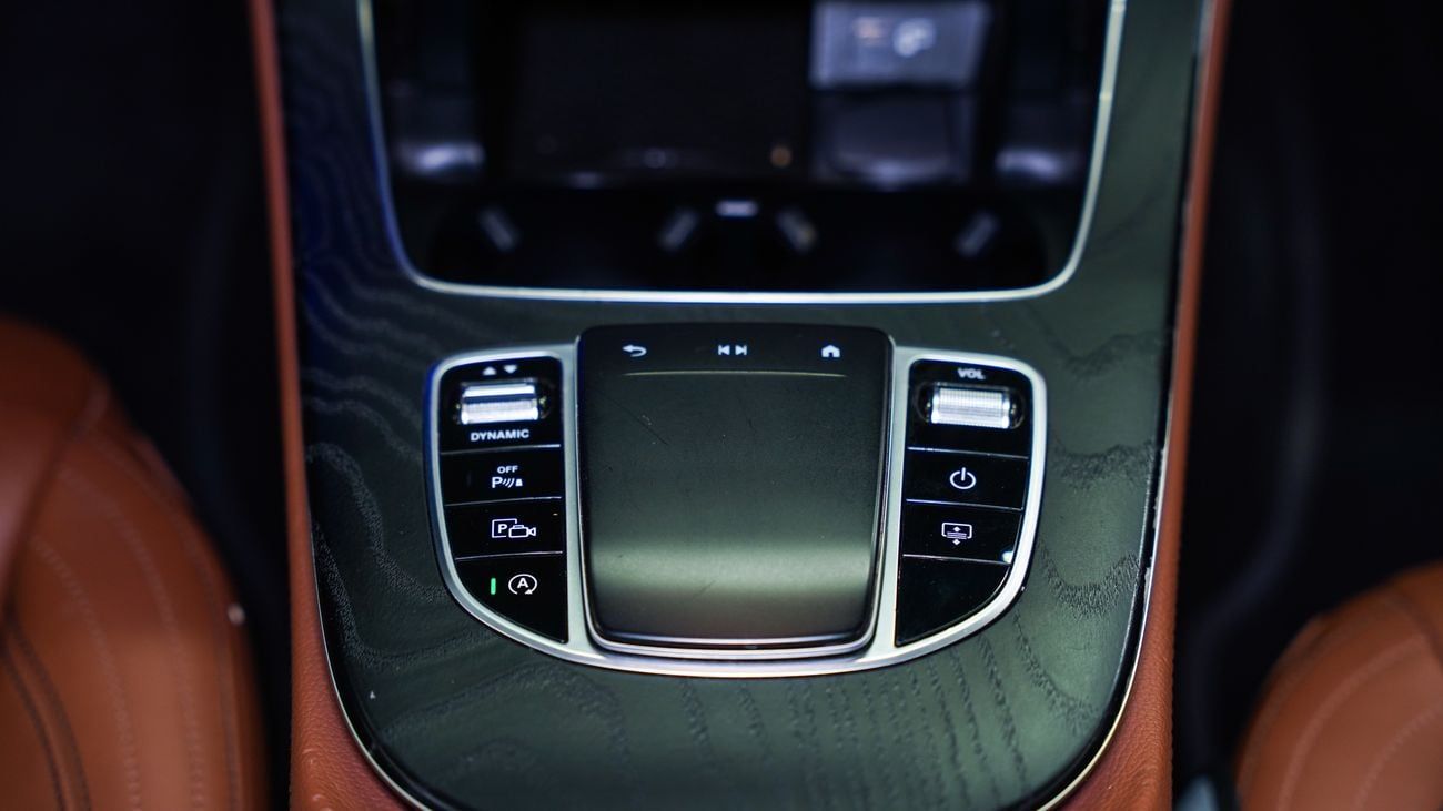 مرسيدس بنز E300 Premium + 2.0L