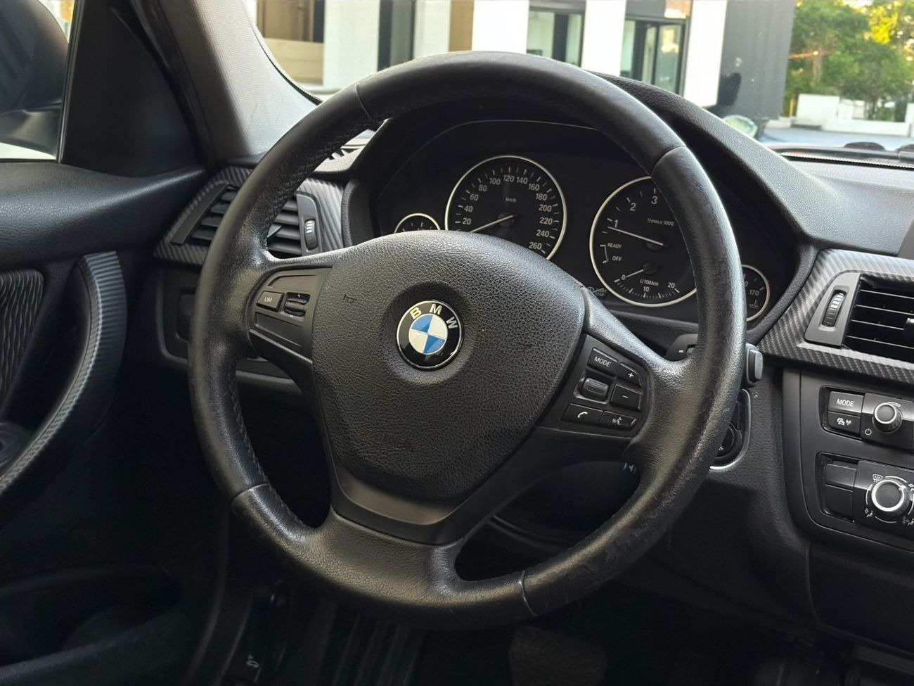 BMW 316i 316i 1.6T A/T | 2015 | GCC SPECS | AED 26,500