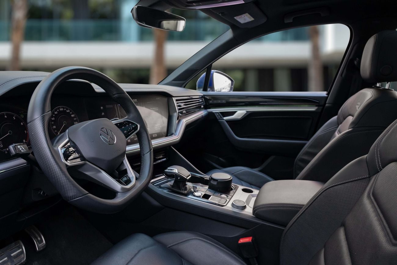 Volkswagen Touareg TOUAREG R-LINE | 3,330 P.M | 0% Downpayment | Volkswagen Warranty!