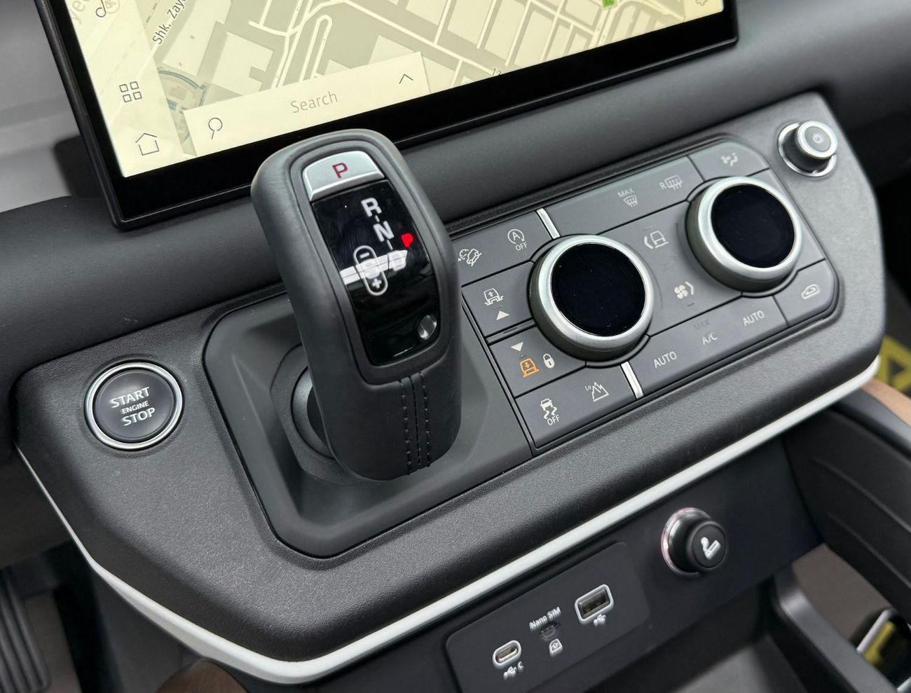 Land Rover Defender P300 110 2.0L (5 Seater) 2024 Land Rover Defender 110 P300, 2029 Land Rover Warranty, Excellent Cond