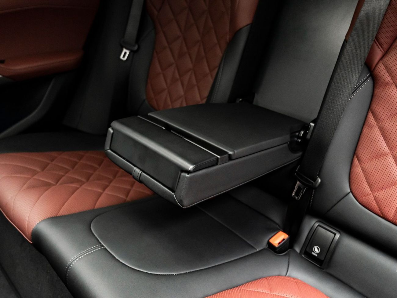 BMW X6 40i M Sport 3.0L 2025 BMW X6 XDrive 40i, 2029 BMW Warranty + Service Contract, Low KMs, GCC