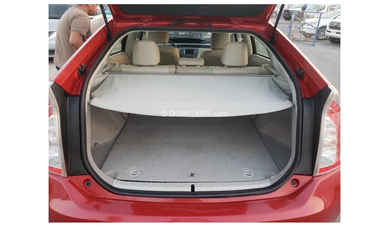 تويوتا برياس 1.8L hybrid  2014