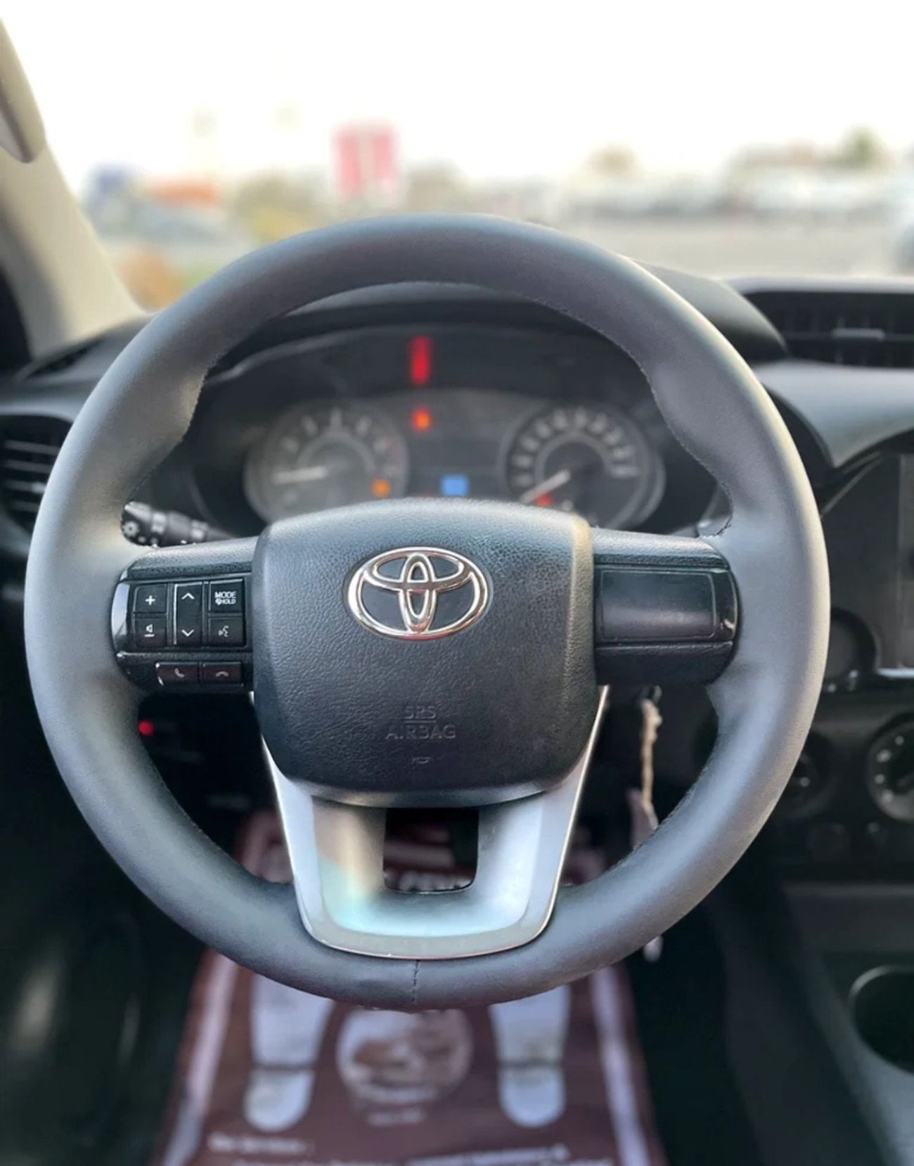 Toyota Hilux 2021 2.7 ENGINE 4 CYLINDER BLACK COLOR INSIDE BLACK AND RED GCC SPECS VERY GOOD CONDITION