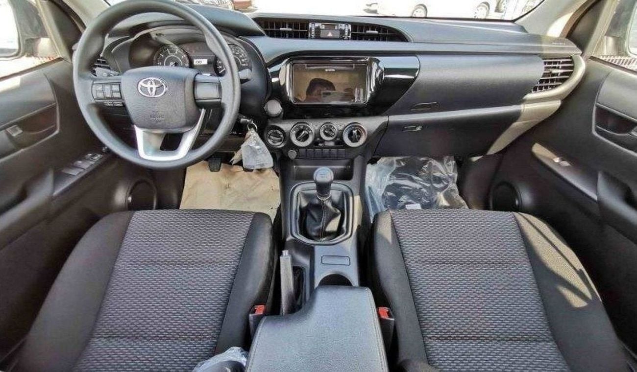تويوتا هيلوكس GL HILUX 2.4L MED OPTION DIESEL