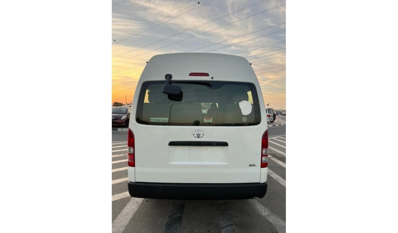 Toyota Hiace 2018 Toyota Hiace Highroof 12+ Seats / Manual and Al futtaim