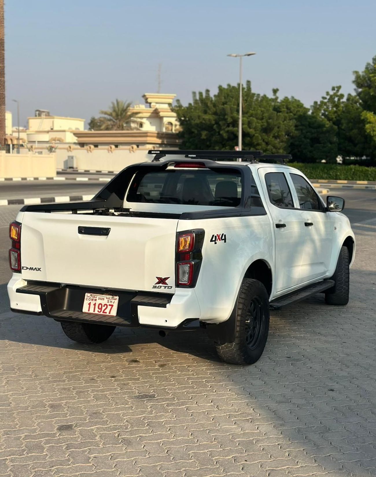 Isuzu DMax diesel 3.0 liter ,right hand drive auto transmission only for export available