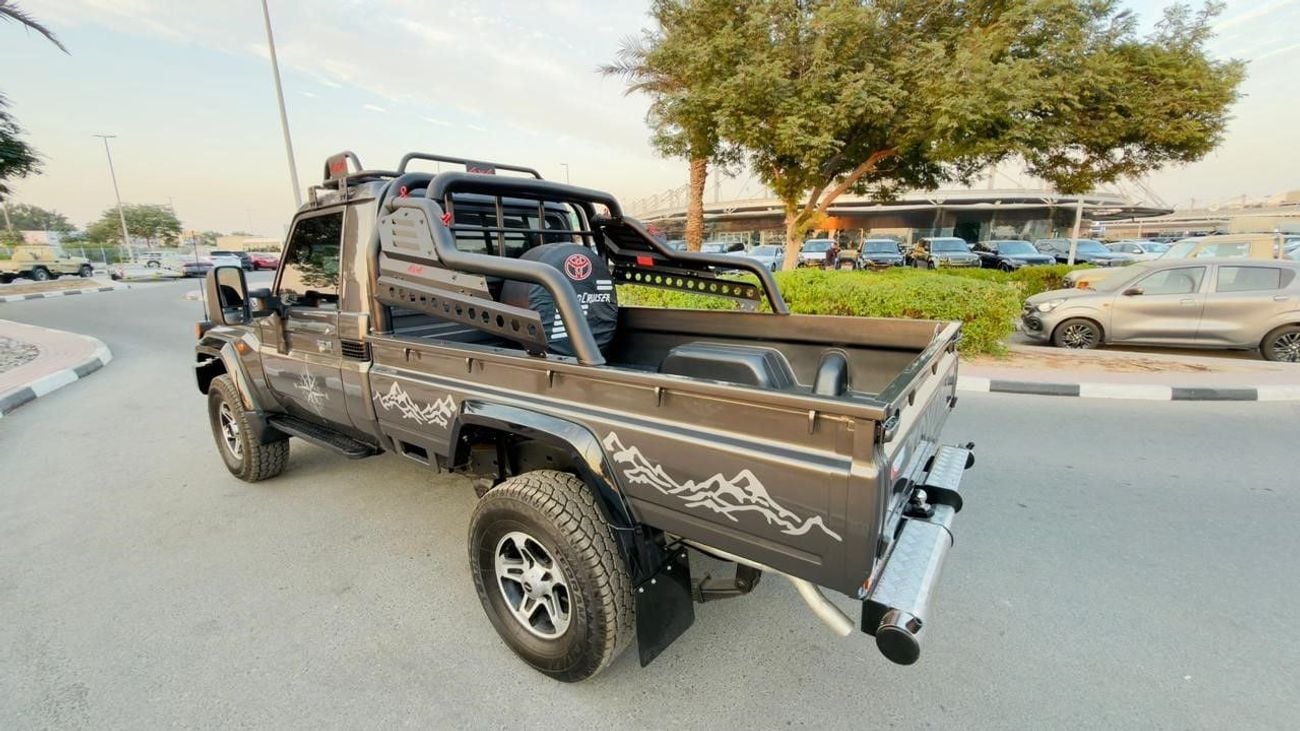 تويوتا لاند كروزر بيك آب MODIFIED TO 2025 MODEL | SINGLE CAB | MANUAL TRANSMISISON | 4.5L | RHD | SPORTS BAR