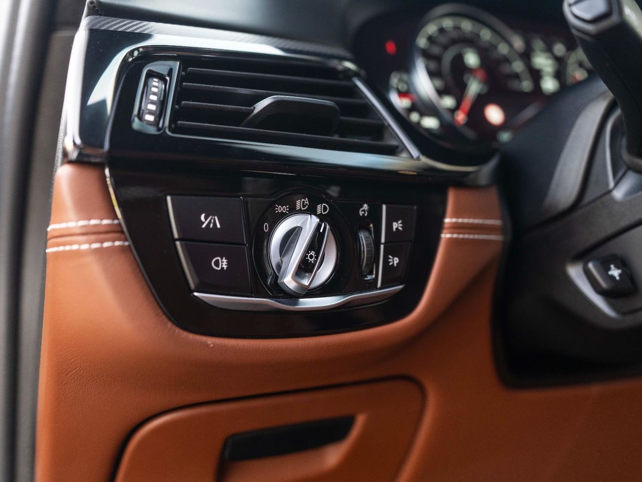 BMW M5 Competition 4.4L (617 HP)