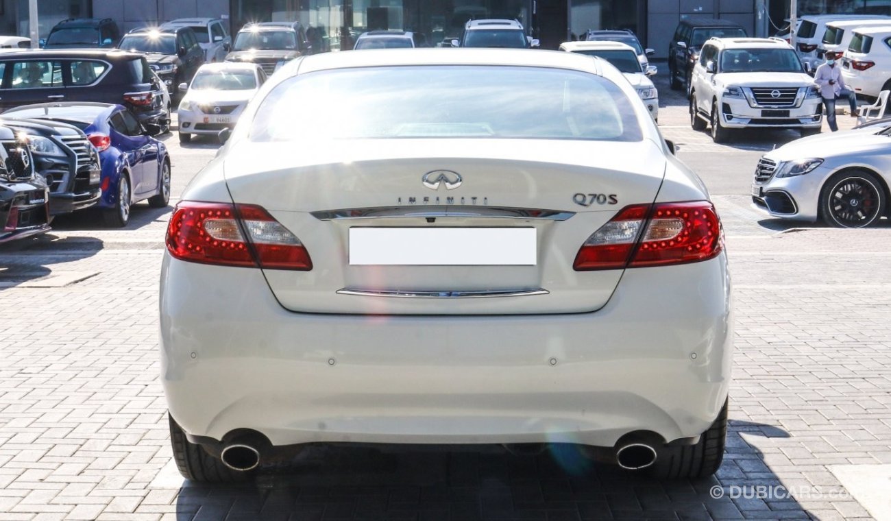 Infiniti Q70 S 5.6