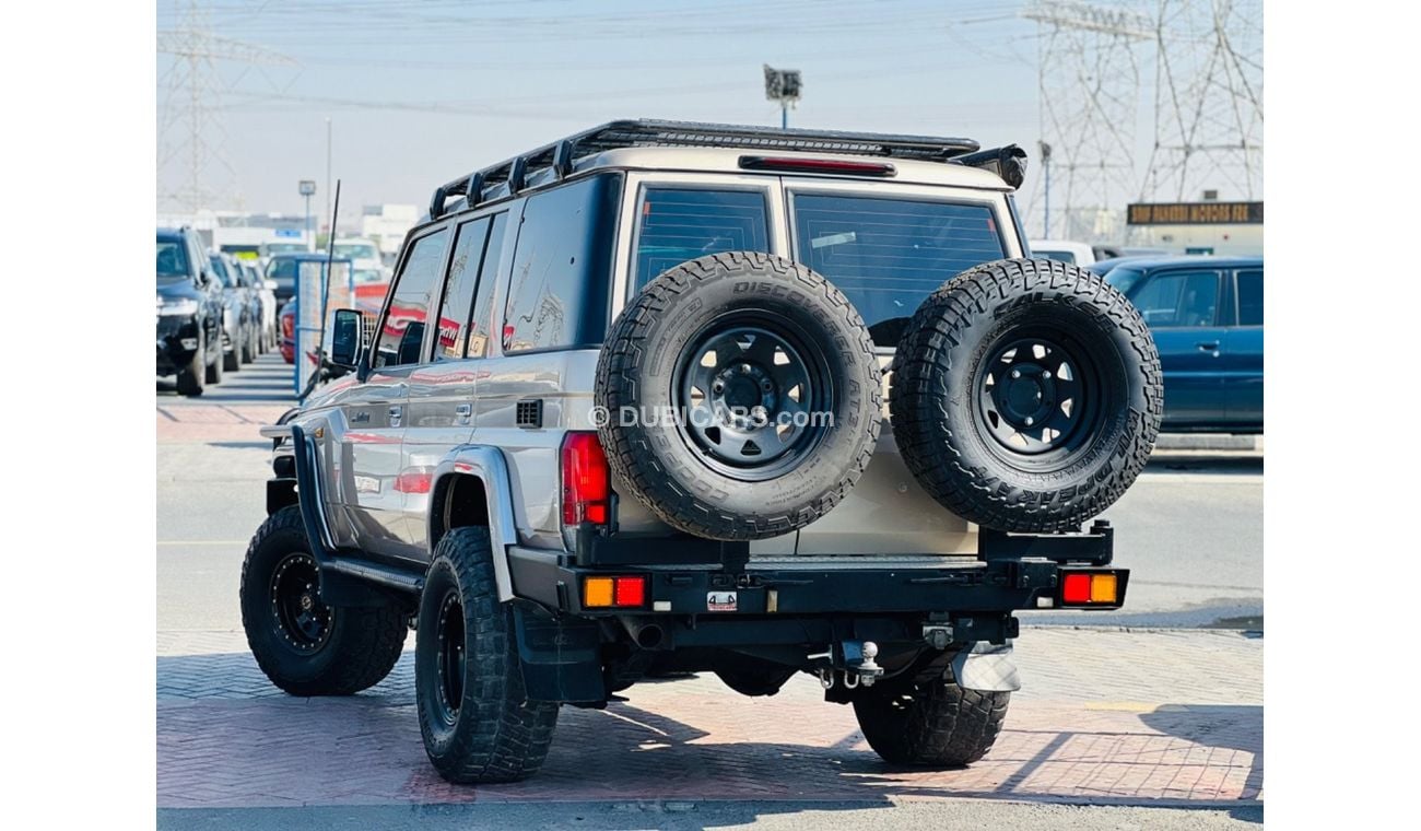 Toyota Land Cruiser 70