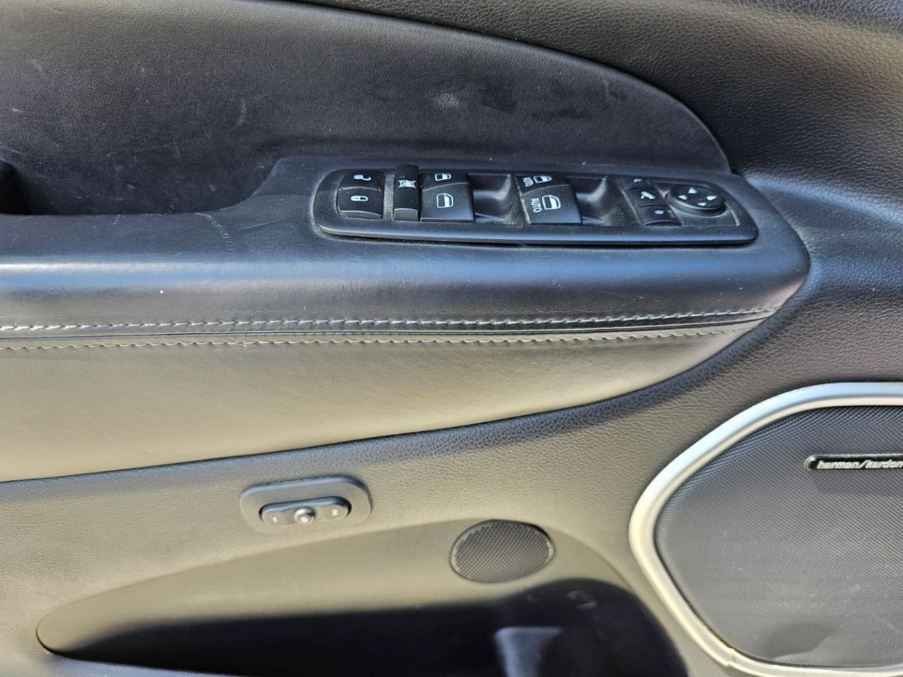 Jeep Cherokee Jeep Cherokee Summit 2019   5.7L  8 cylinder