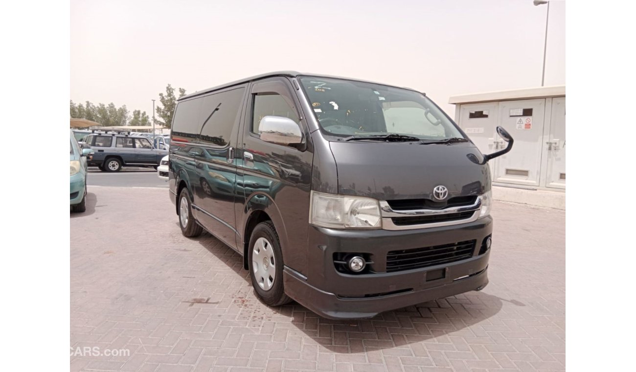 تويوتا هاياس TOYOTA HIACE VAN RIGHT HAND DRIVE (PM1384)