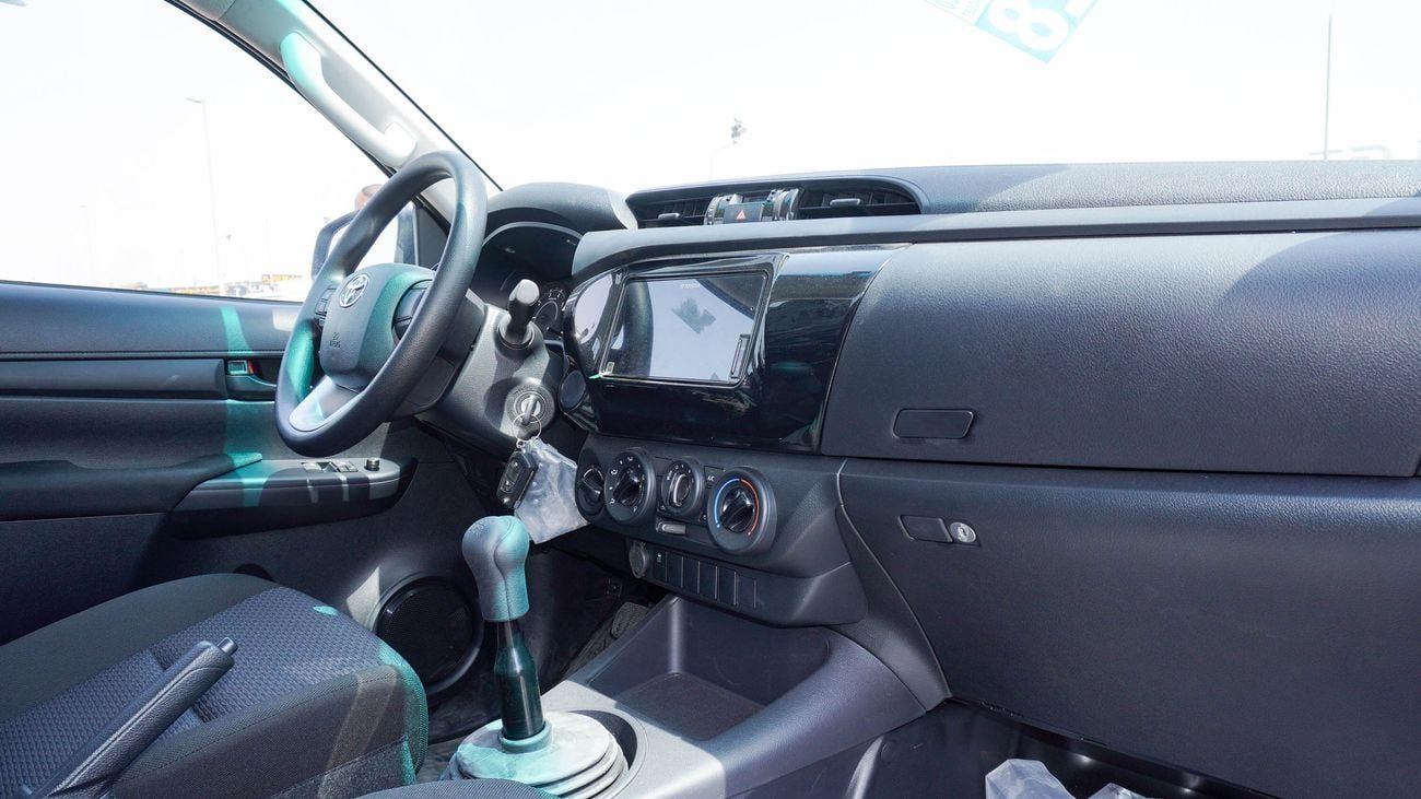 Toyota Hilux GLX 2.4L DIESEL 4WD M/T