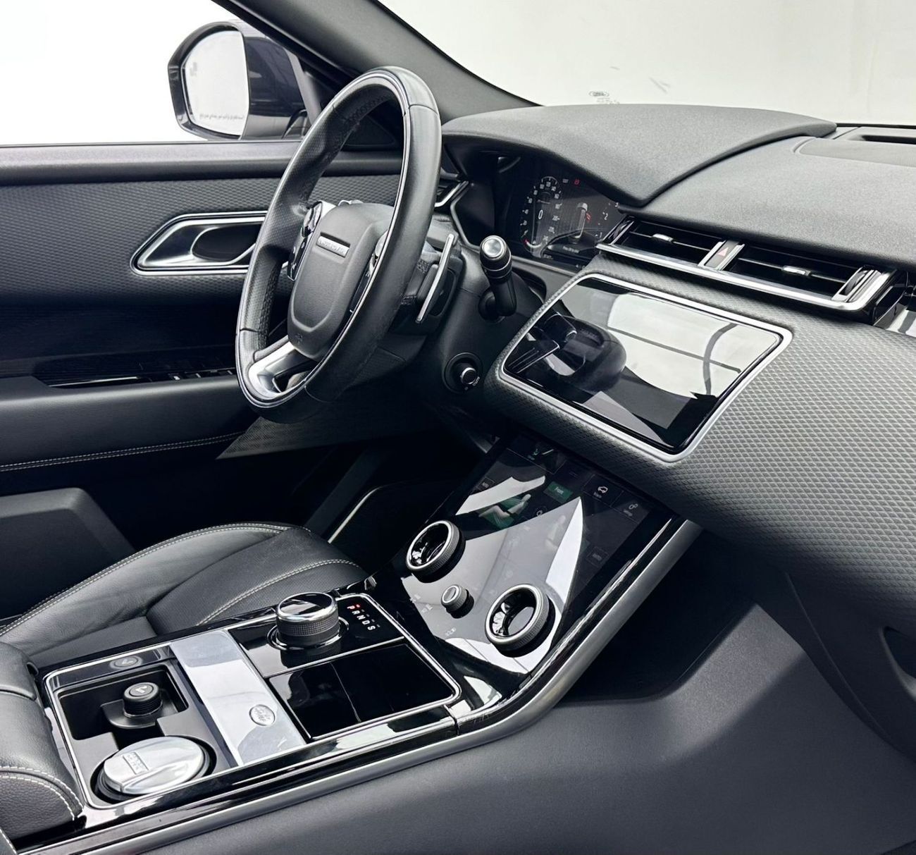 لاند روفر رينج روفر فيلار 2019 Range Rover Velar P250 SE R-Dynamic, 2026 Range Rover Warranty, 2029 Range Rover Service Contra