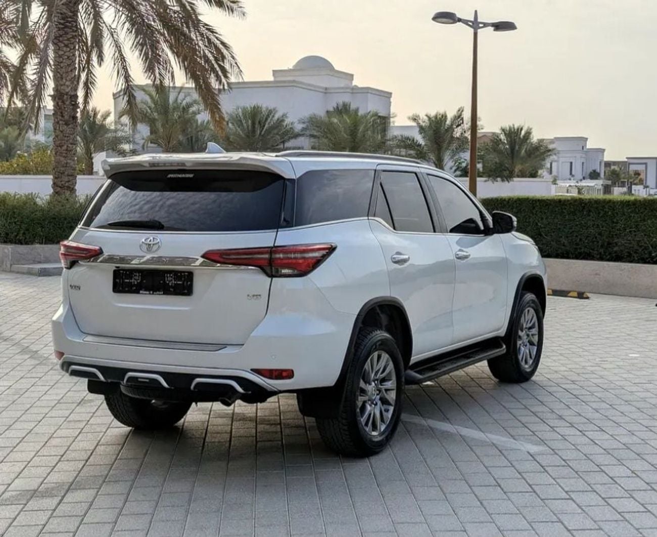 تويوتا فورتونر VXR Toyota Fortuner 2023 Model VXR 4.0L v6 full option petrol Engine Colour White push start Transmissio