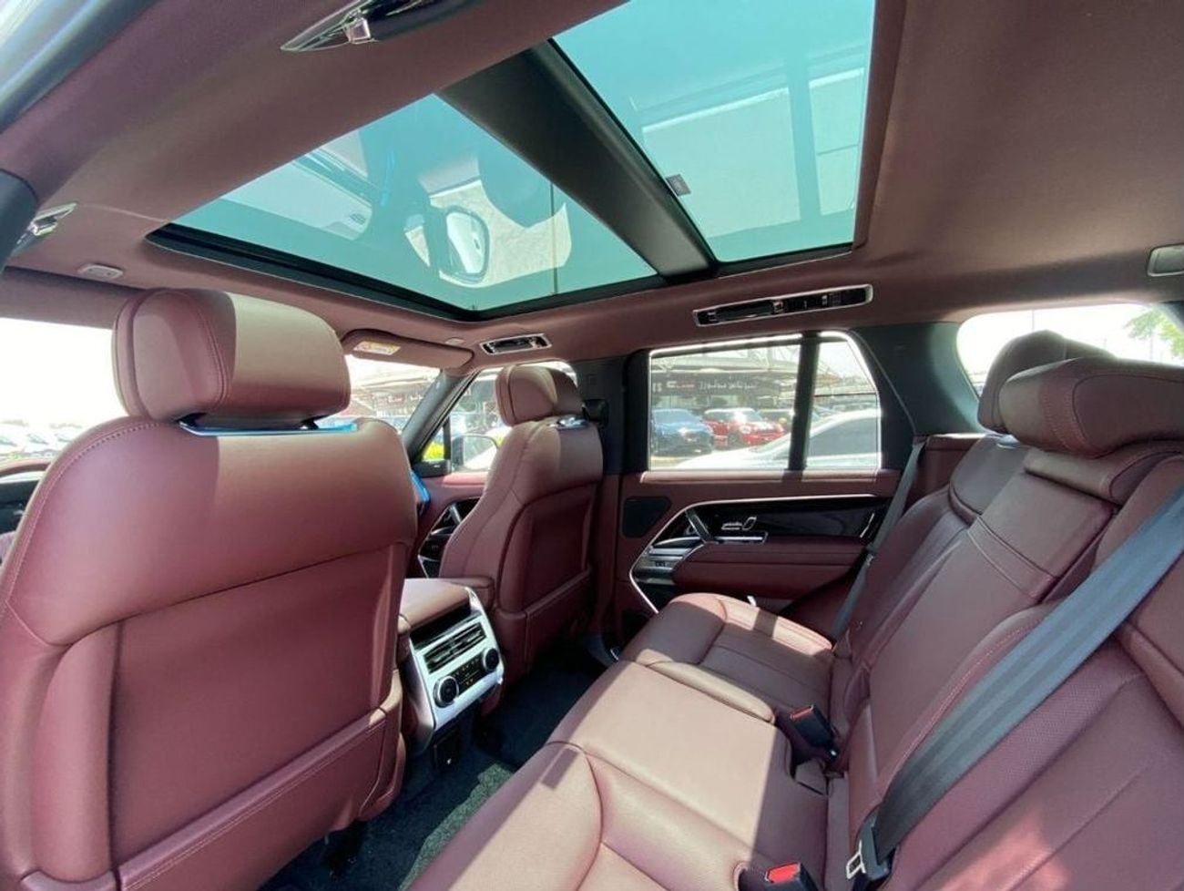 لاند روفر رينج روفر GCC SPEC UNDER WARRANTY AND SERVICE CONTRACT