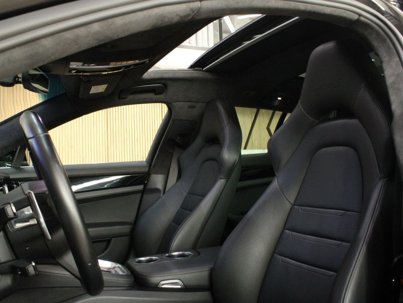 Porsche Panamera Turbo S E-Hybrid Sport Turismo 4.0L (680 HP) RWD