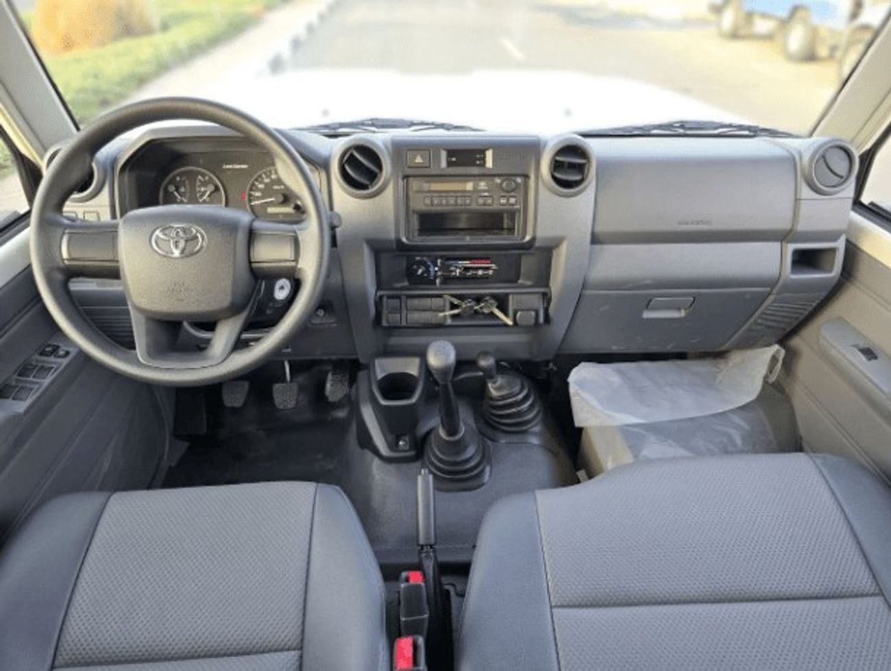 تويوتا لاند كروزر 70 ECT0100 - TLC76 Hardtop 5 Doors HZJ76 - 4.2L Diesel Manual White