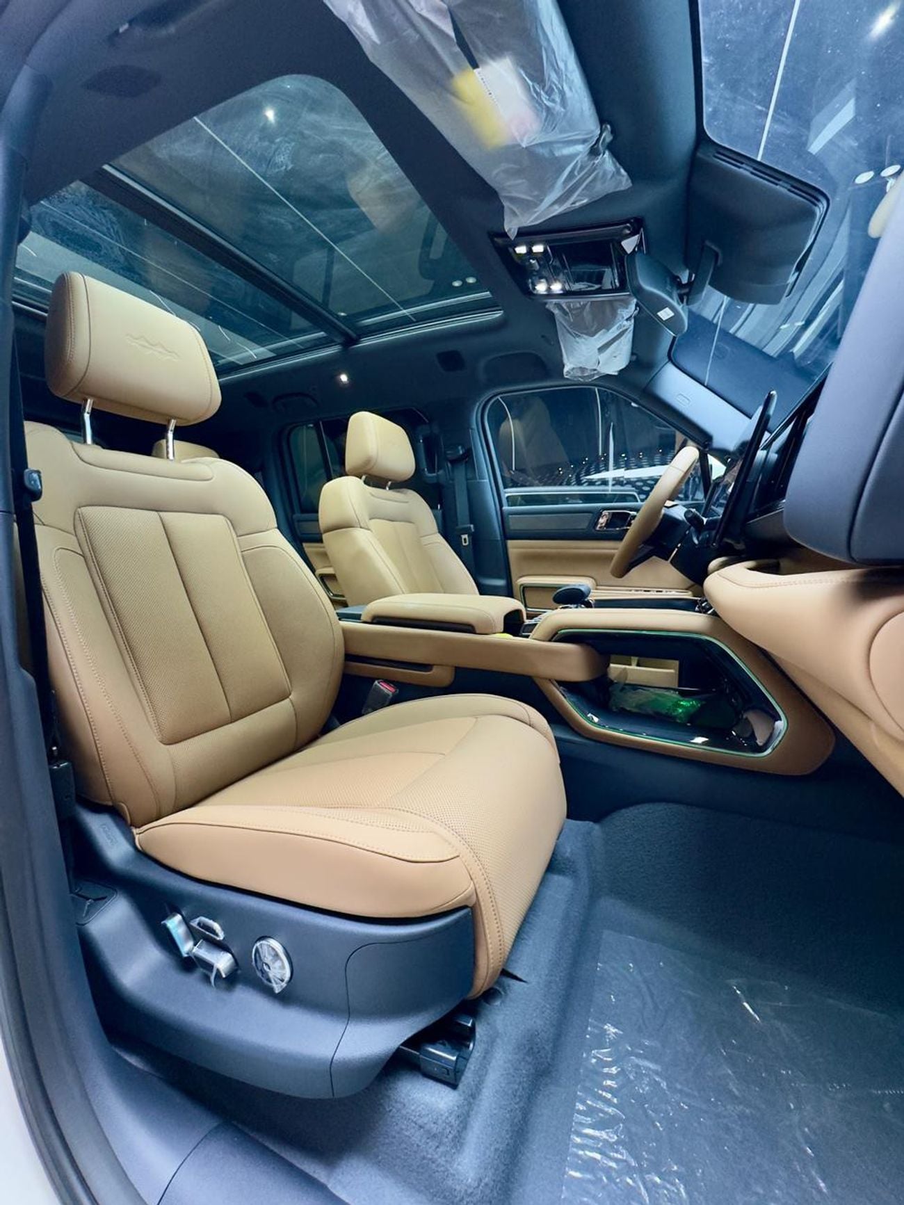 BYD Leopard 5 Leopard 5 2025 white color