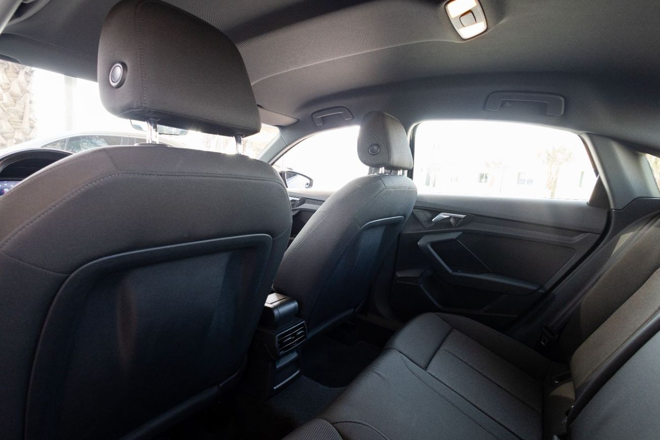 أودي A3 35 TFSI 1.4L Audi A3 35TFSI 2021 GCC under Warranty with Flexible Down-Payment.