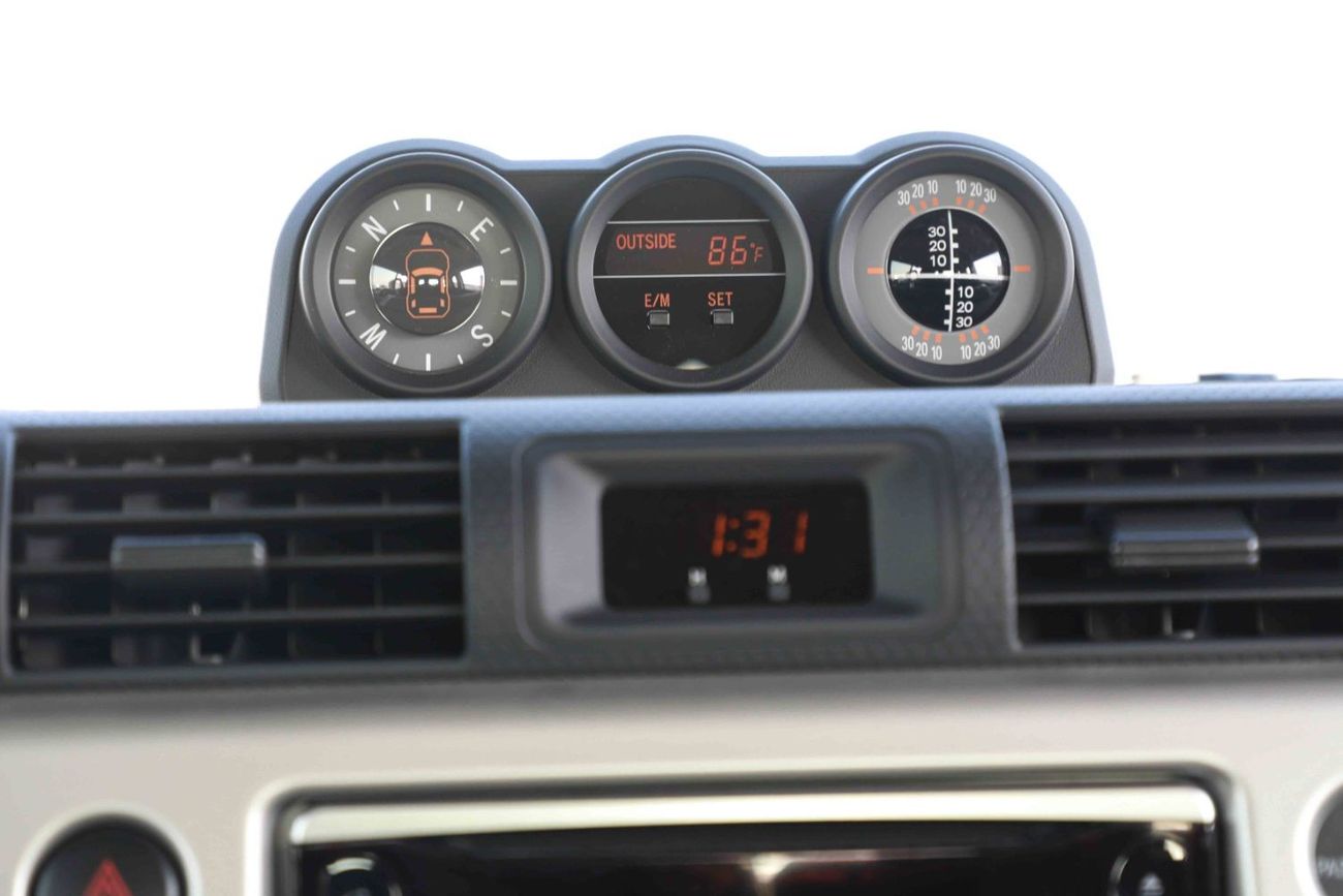 Toyota FJ Cruiser 2023 Toyota FJ Cruiser 4.0 W/0 JBL - White inside Grey | Export Only