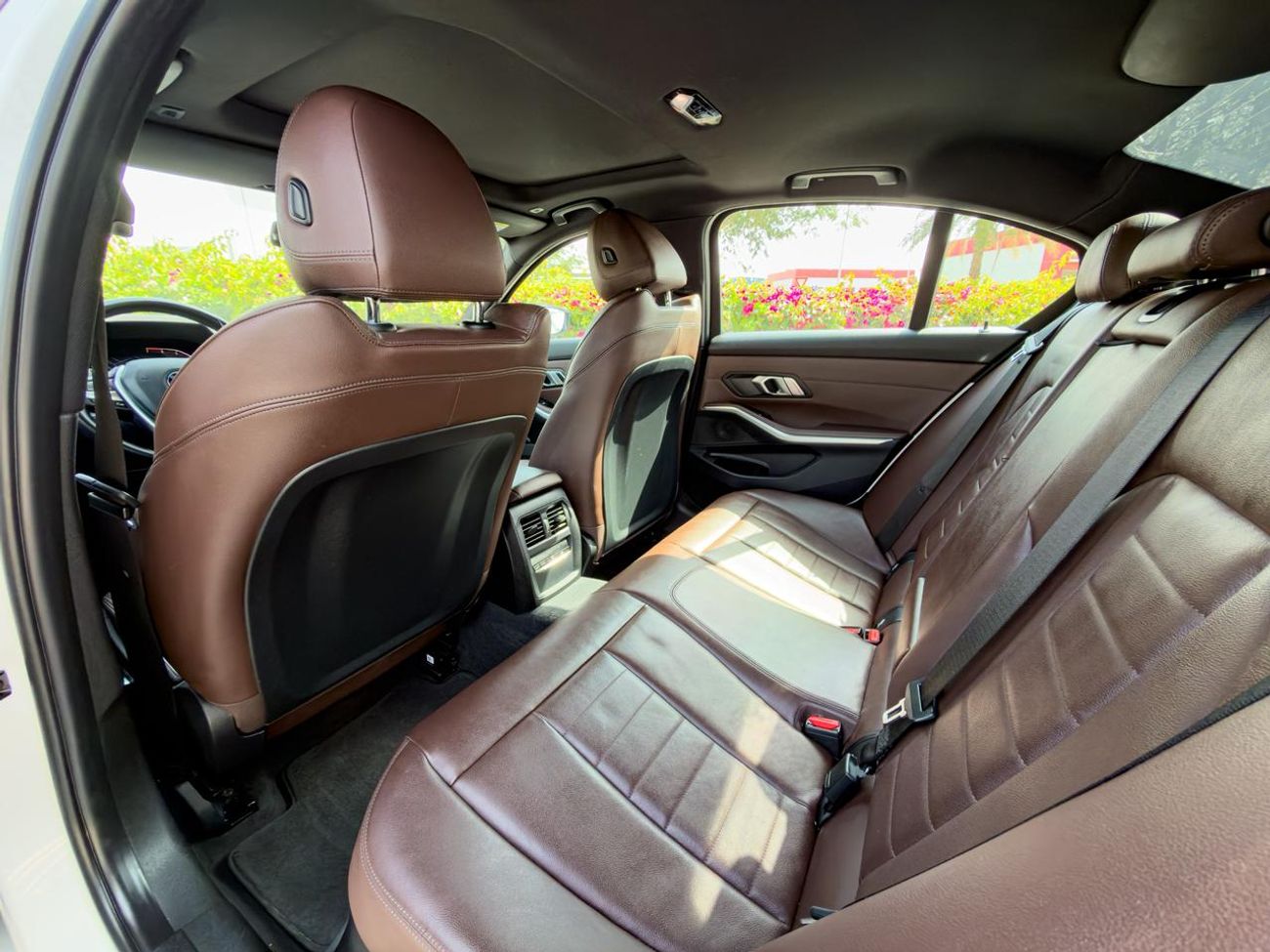 بي أم دبليو 330i Exclusive 2.0L (255 HP)