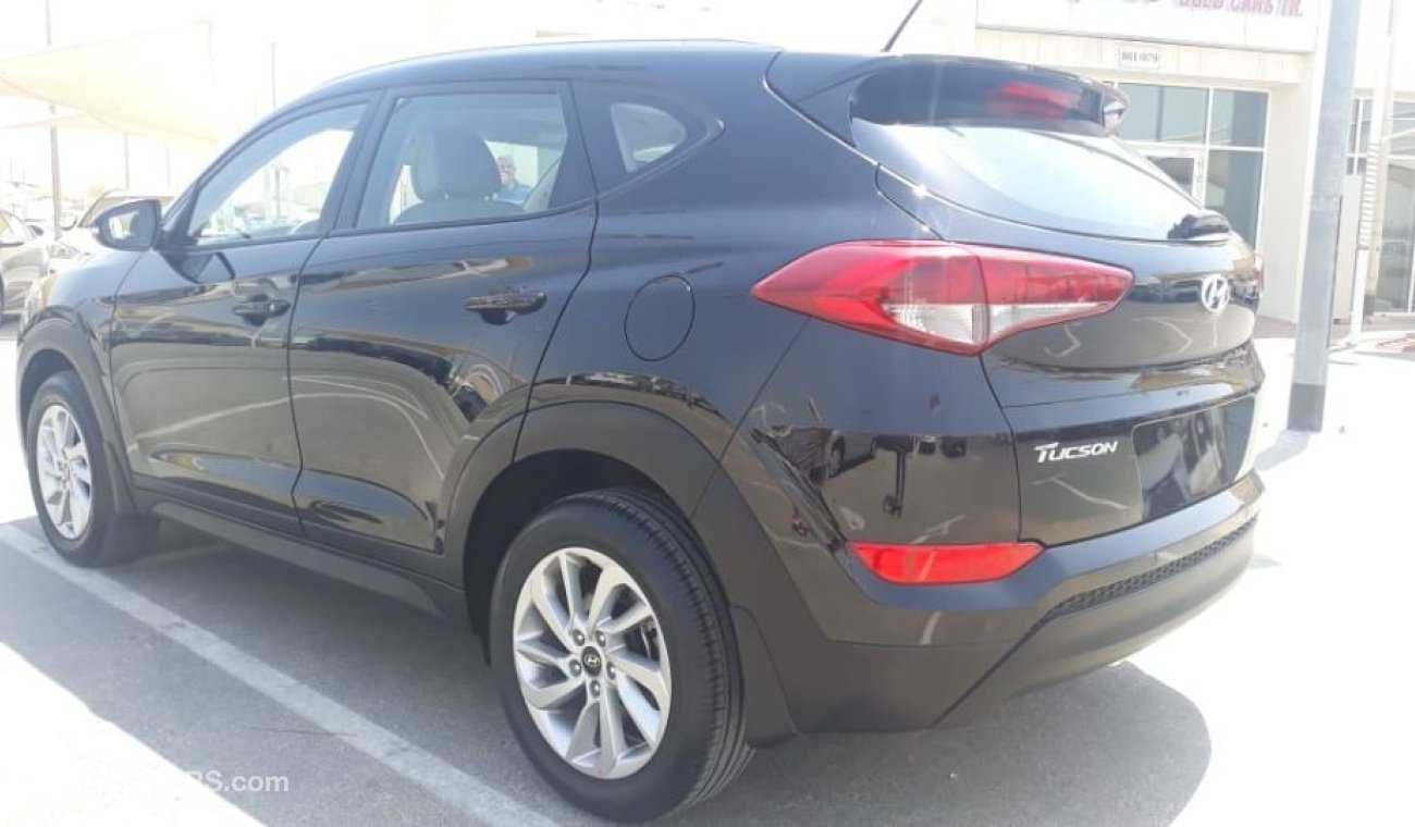Hyundai Tucson السيارة نظيفه جدا بحاله ممتازه بدون حوادس ضمان شاسيه جير ماكينه