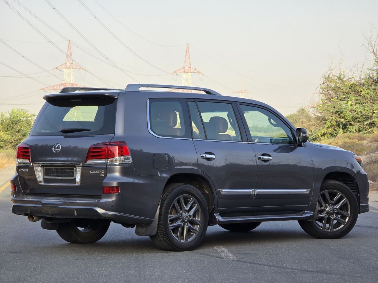 لكزس LX 570 Platinum 5.7L LEXUS LX-570 2014 GCC // FULL OPITION // PERFECT CONDITION