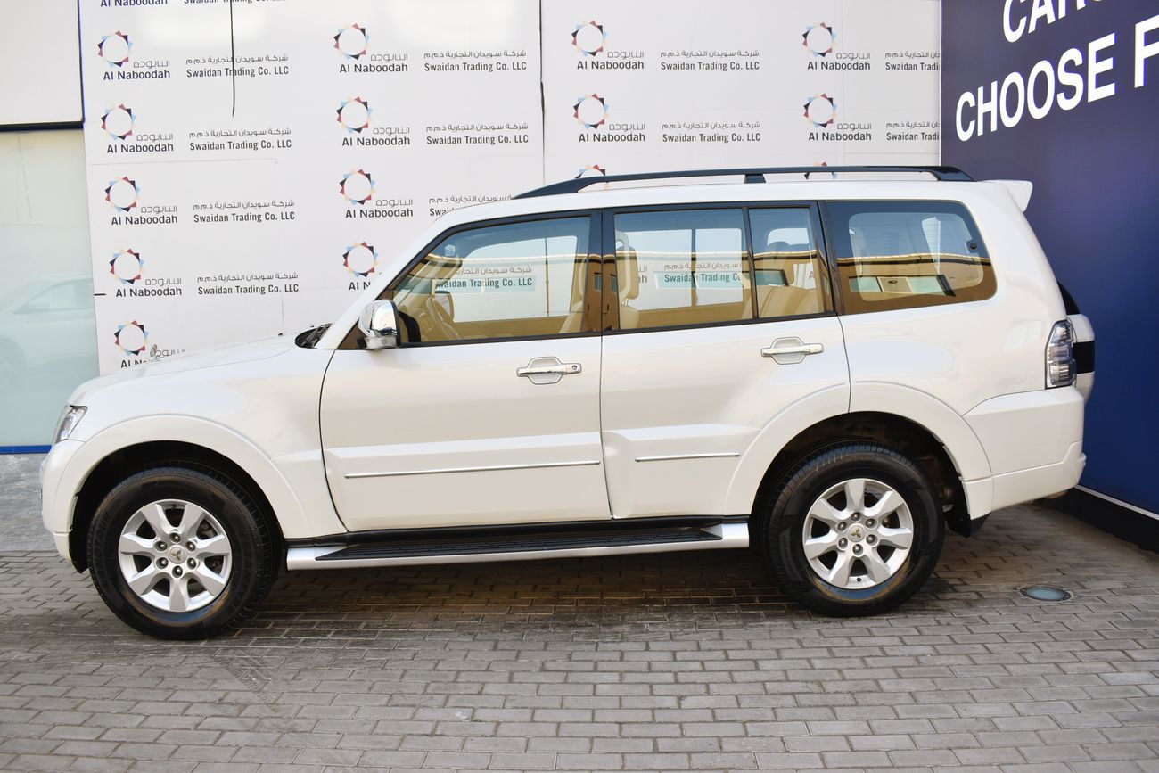 Mitsubishi Pajero AED 1229 PM | 3.0L GLS V6 4WD GCC DEALER WARRANTY