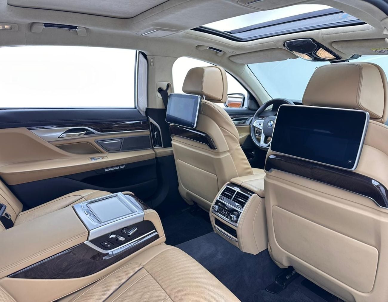 BMW 740Li Luxury 3.0L (322 HP) 2016 BMW 740Li, BMW Full Service History, Excellent Condition, GCC