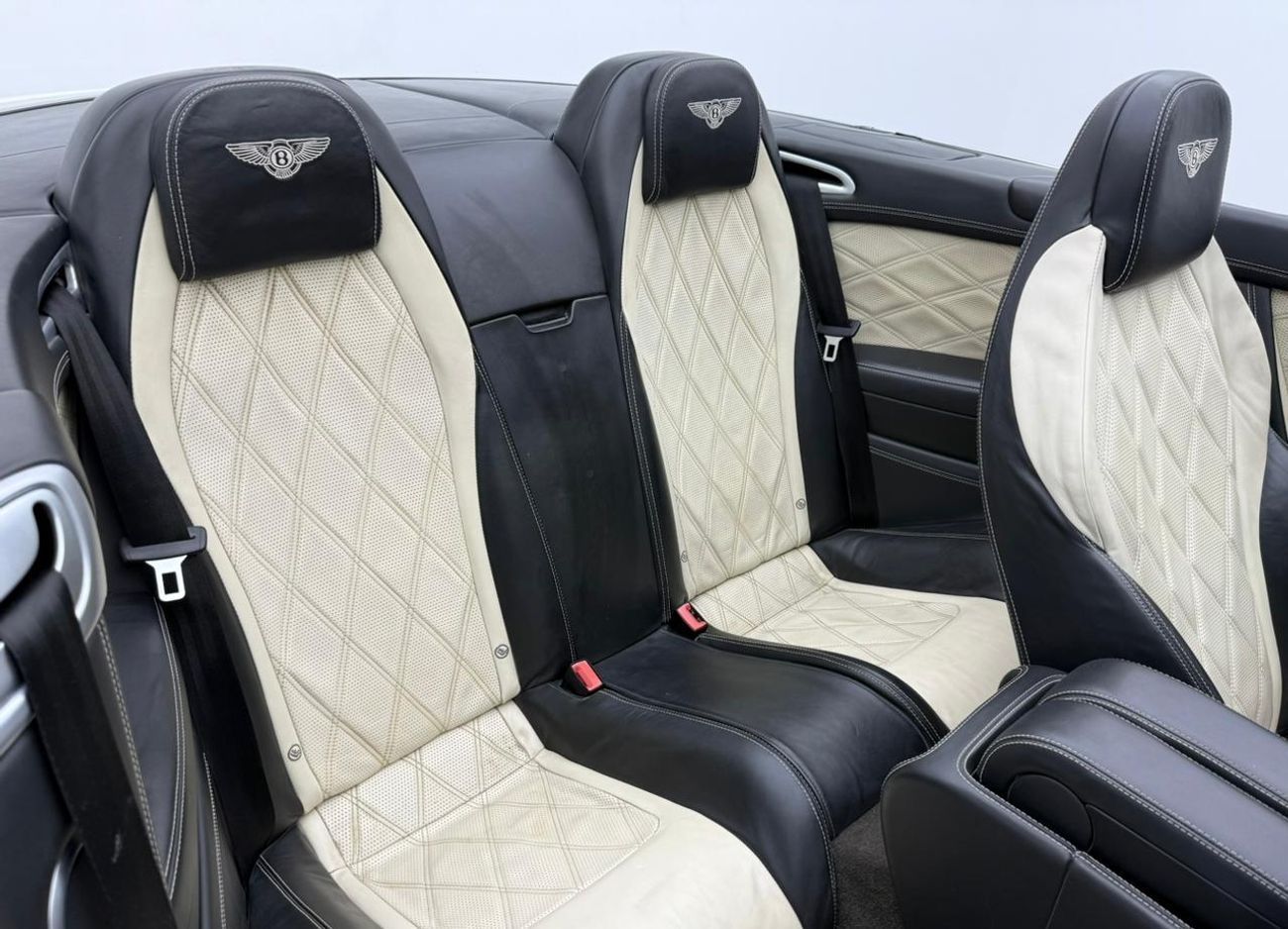 بنتلي كونتيننتال جي تي سي 2015 Bentley Continental GTC Speed Convertible, Fully Loaded, Excellent Condition, GCC