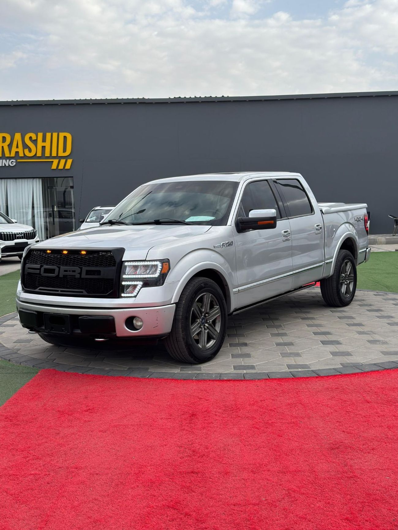 فورد F 150 فورد F-150 بلاتينيوم - قمة الفخامة والقوة الأمريكية
