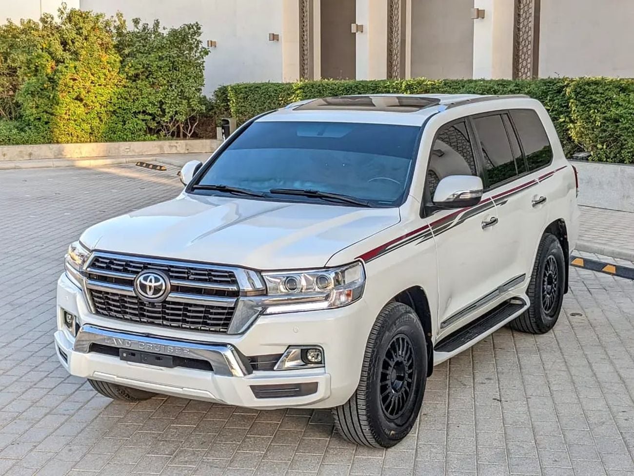 Toyota Land Cruiser FACELIFTED VXR GCC IN EXCELLENT CONDITION
