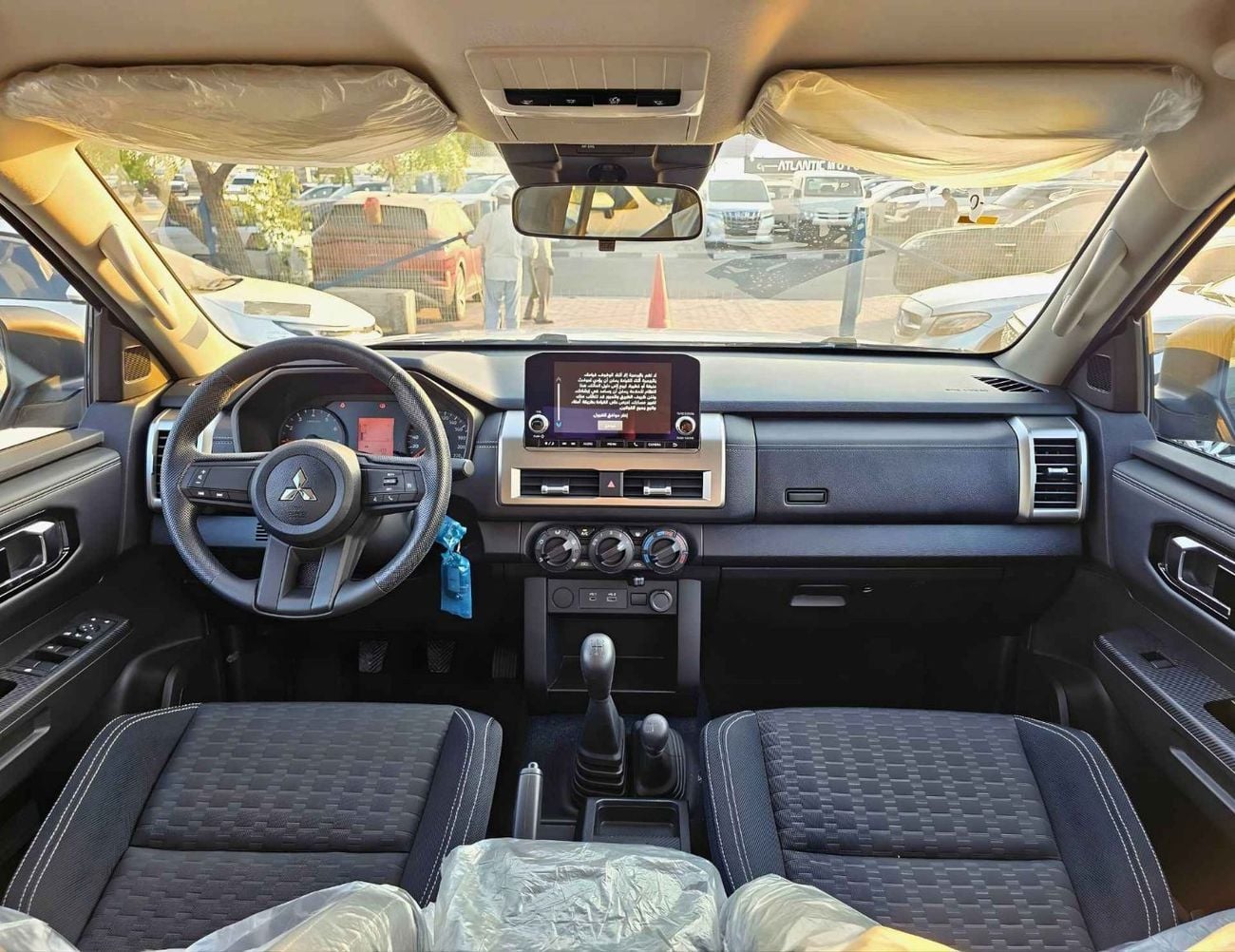 Mitsubishi L200 GLX / DOUBLE CABIN / 2.4L V4 PETROL / DVD CAMERA / ALLOY RIMS (CODE # GLXP)