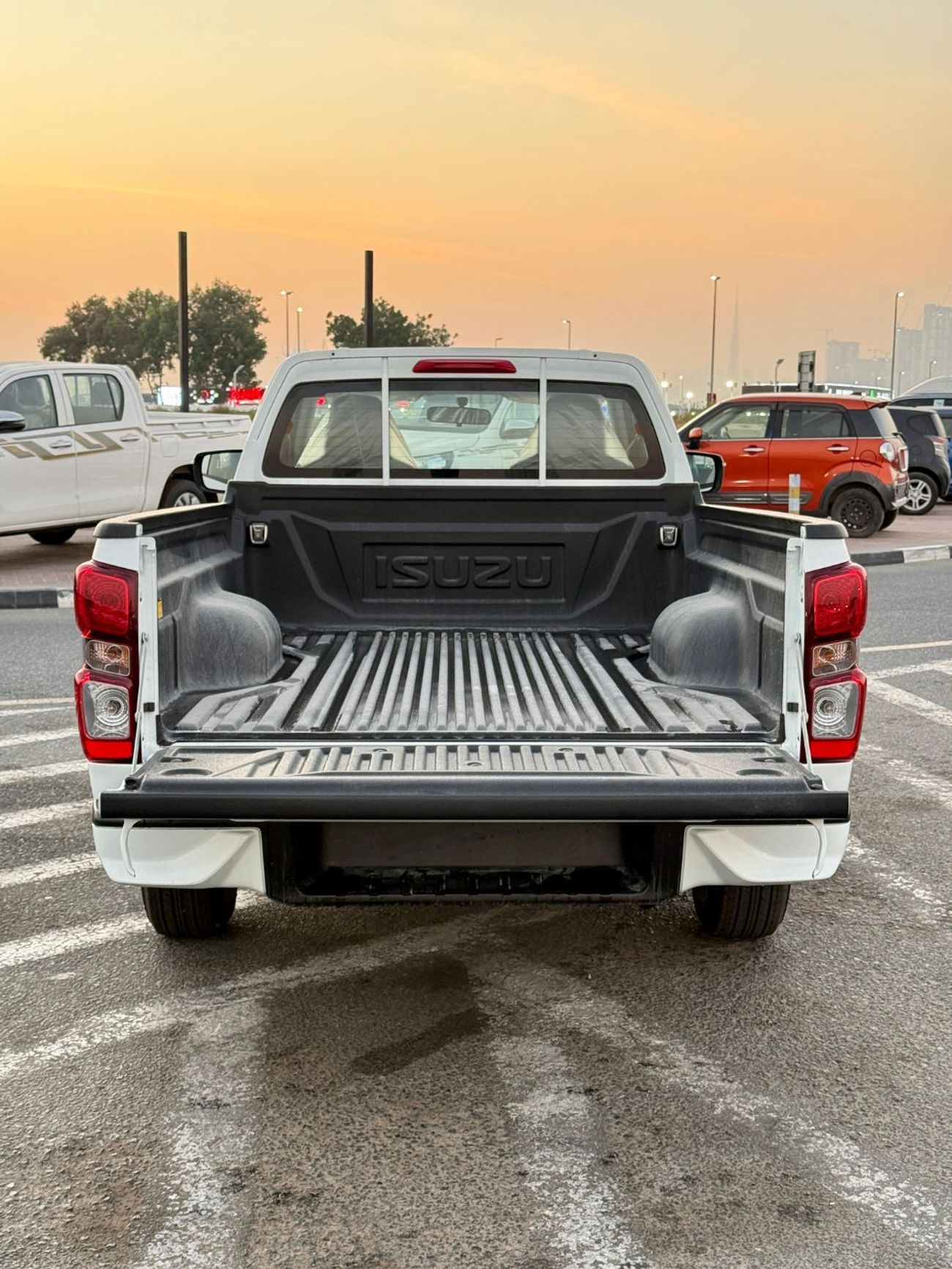 Isuzu DMax ISUZZ -D-MAX - SiNGLE CAB - 4x2 - 1.9L - DiESEL - WHITE