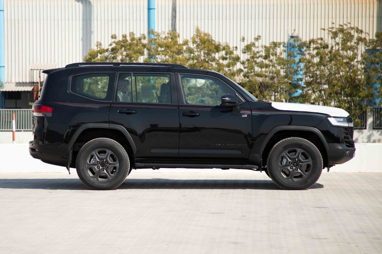 تويوتا لاند كروزر 2023 تويوتا لاند كروزر 3.5 لتر GR-Sport بدون ACC (OE-R) - أسود من الداخل أسود وأحمر