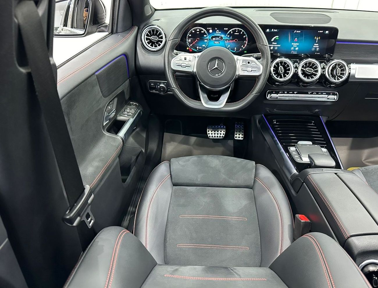 مرسيدس بنز GLB 200 2022 Mercedes Benz GLB200 AMG Premium 7 Seater, Oct 2027 Mercedes Warranty, Full Options, GCC