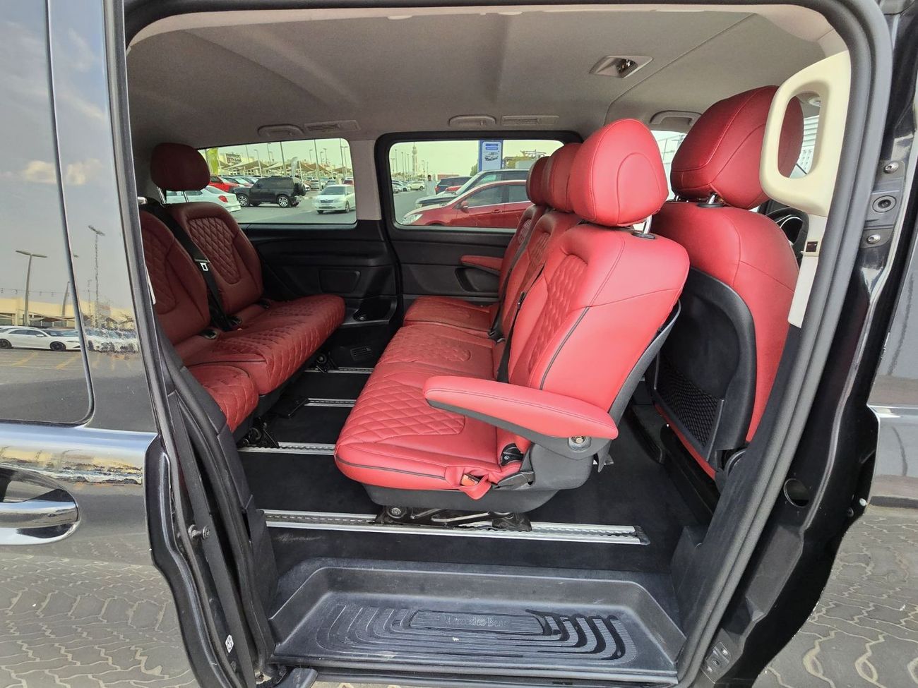 Mercedes Benz V 250 Avantgarde MERCEDES V-250 2016 GCC BODY KIT MAYBACH // PERFECT CONDITION