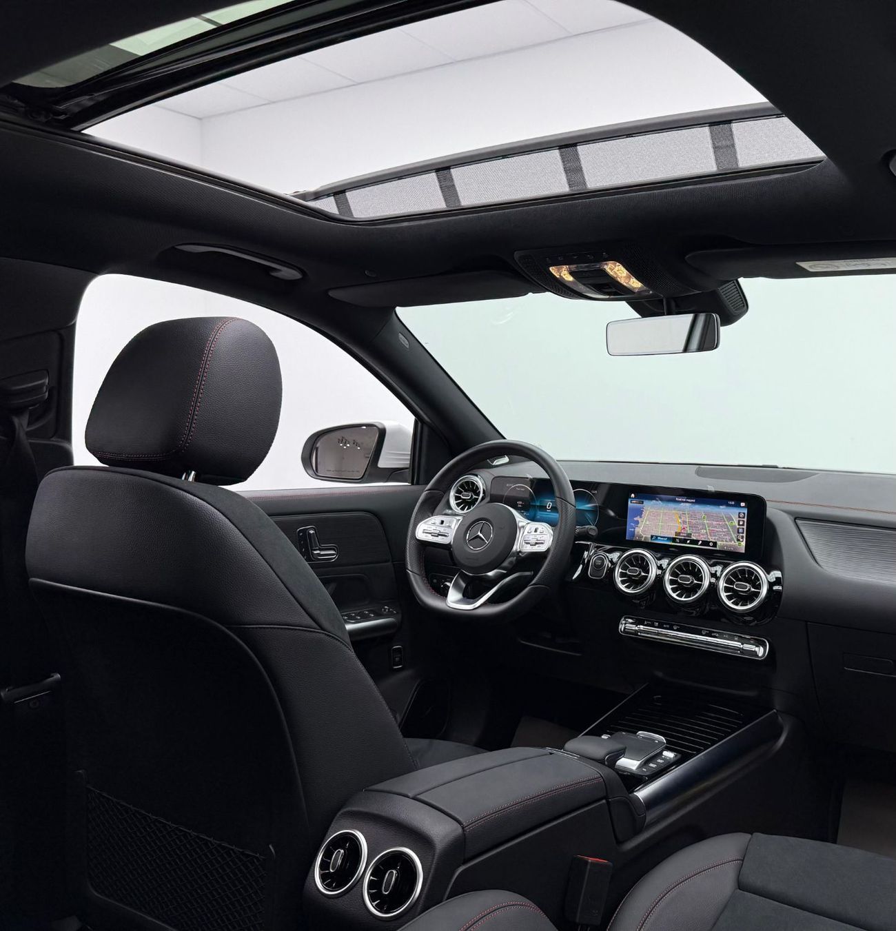 مرسيدس بنز EQA 350 SUV 2023 Mercedes Benz EQA 350 4Matic, 2032 MB Warranty + Service Pack, Very Low Km, GCC