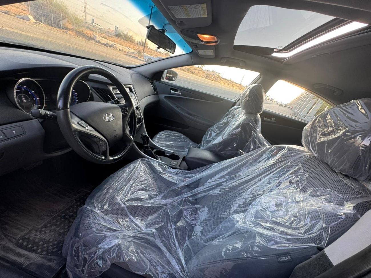 هيونداي سوناتا GLS Top / محرك V4 سعة 2.4 لتر / فتحة سقف / مقاعد كهربائية / نظيفة للغاية / بحالة ممتازة