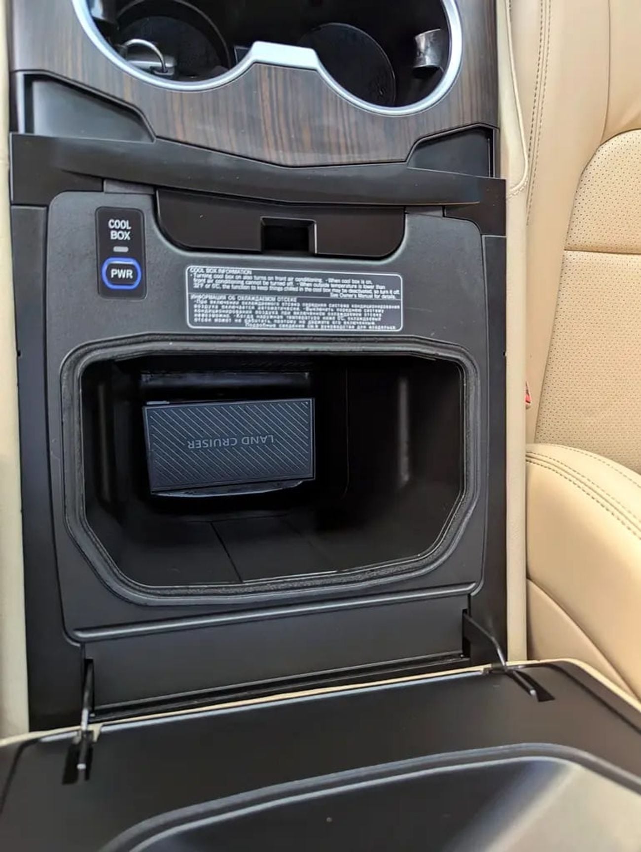 Toyota Land Cruiser VXR Facelifted With Interior and Exterior GCC Specs | Well Maintained