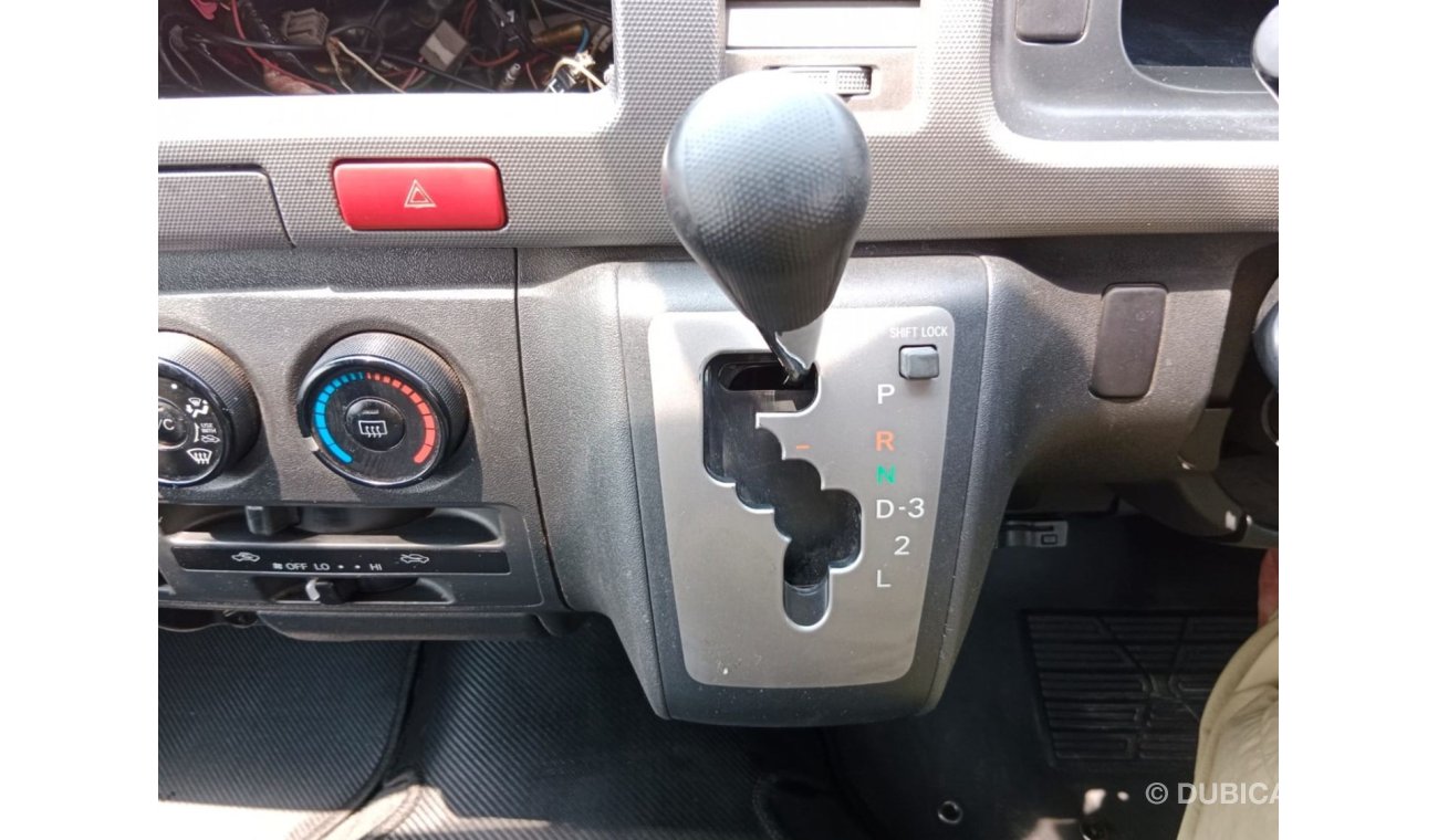 تويوتا هاياس TOYOTA HIACE VAN RIGHT HAND DRIVE (PM1439)