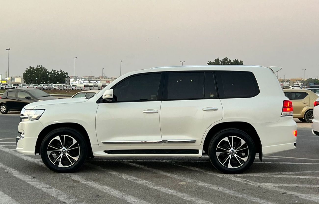 تويوتا لاند كروزر 2018 Toyota Land Cruiser EXR – GCC Specs – Single Owner – No Accident.