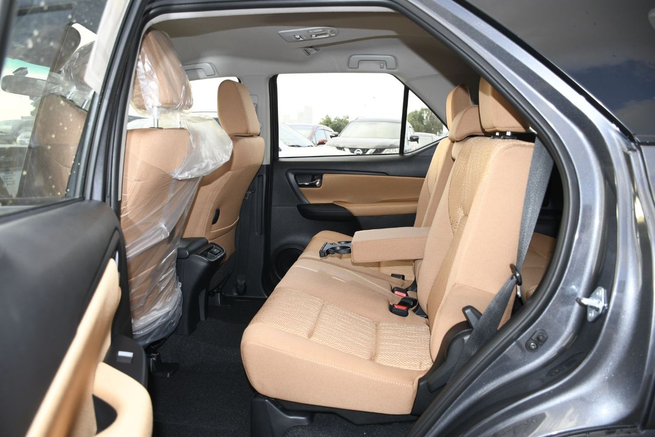 تويوتا فورتونر 2.4L  V4 Diesel Automatic 4x4WD (Ready Stock)