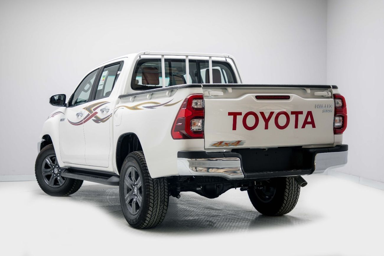 تويوتا هيلوكس HI 2.7L – White Inside Maroon | Export Only