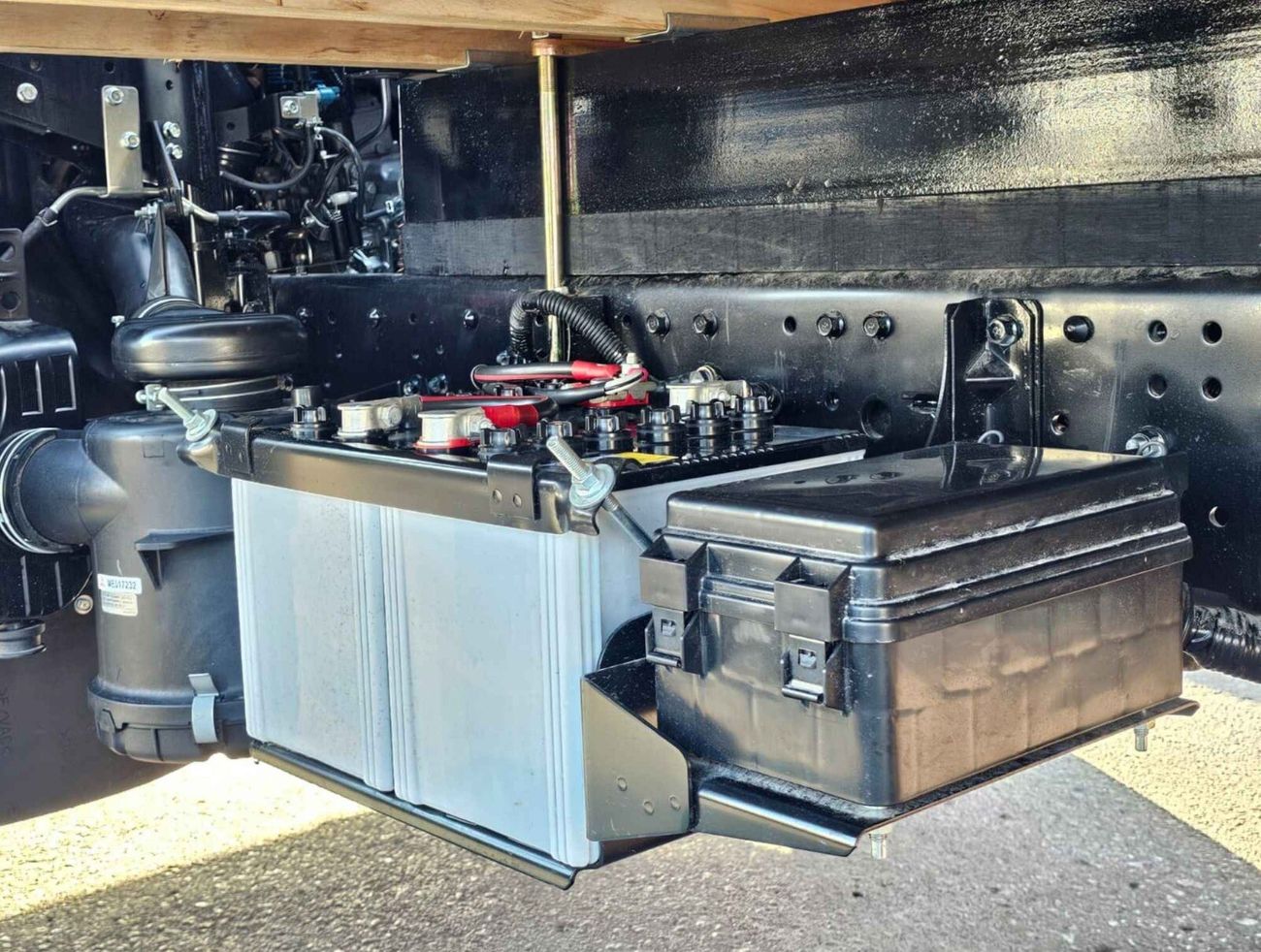 Mitsubishi Fuso Canter 4 TON CARGO BODY / ,4.2L DIESEL / SPECIAL PROMOTION