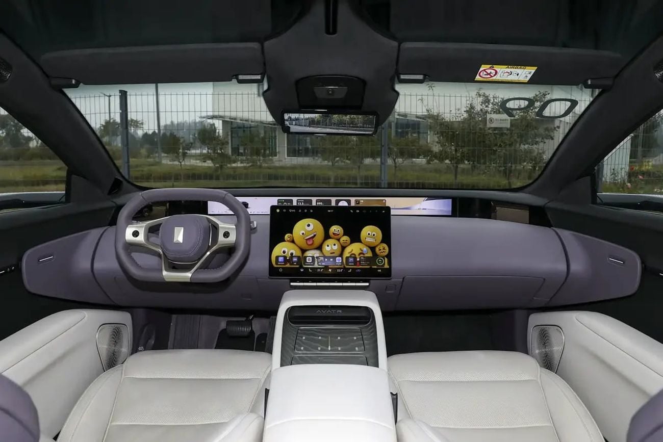 أفاتر 12 أفاتار 12 إي في ماستر 4WD - شركة سيارات كهربائية فاخرة