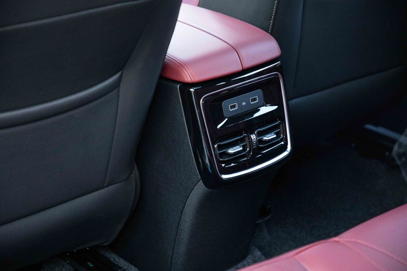 جيتور X70 2023 جيتور X70 بلس يونجزي SUV 1.5 - أزرق من الداخل أحمر