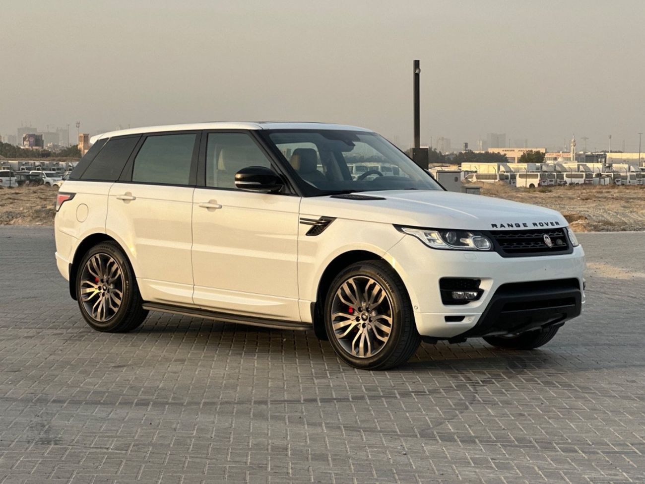 Land Rover Range Rover Sport HSE DYNAMIC 5.0L (525 HP) MODEL 2014 GCCCAR PERFECT CONDITION INSIDE AND OUTSIDE
